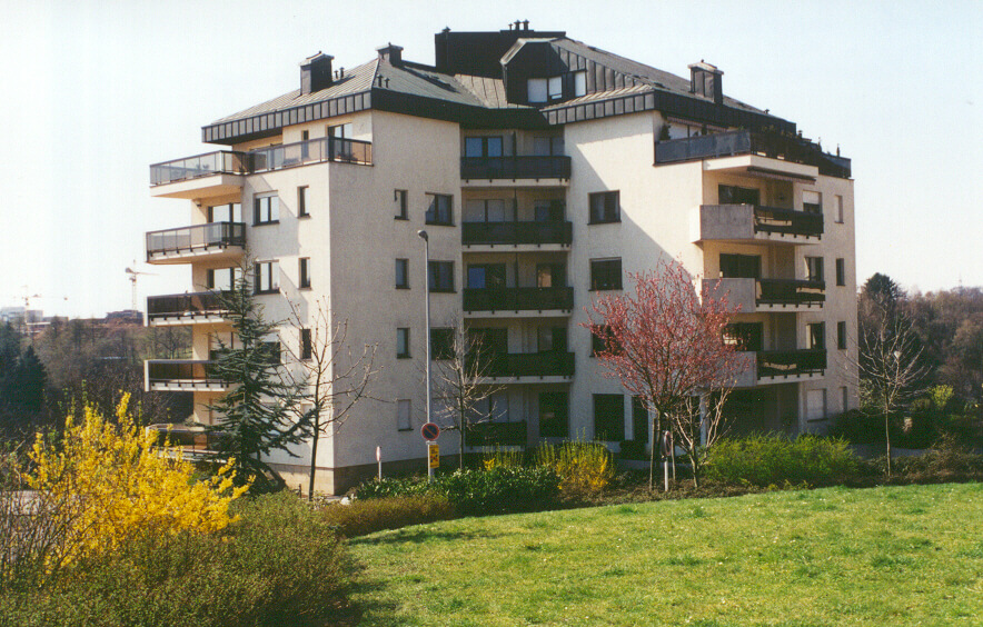 L’une des deux résidences Lys Royal à l’entrée du lotissement « Les Hauts St.Lambert ».