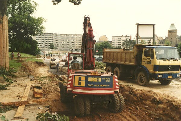 Development work on the Saint-Esprit plateau, buildings and parking lot (1983-1986) and tunnel (1984-1988).