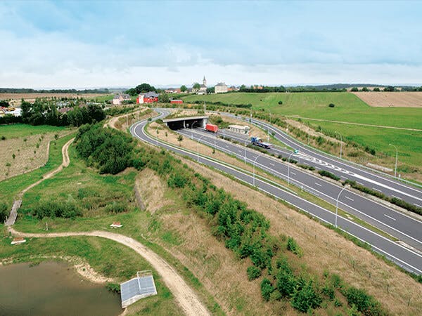 The Saar motorway links Pétange to Germany bypassing the capital.