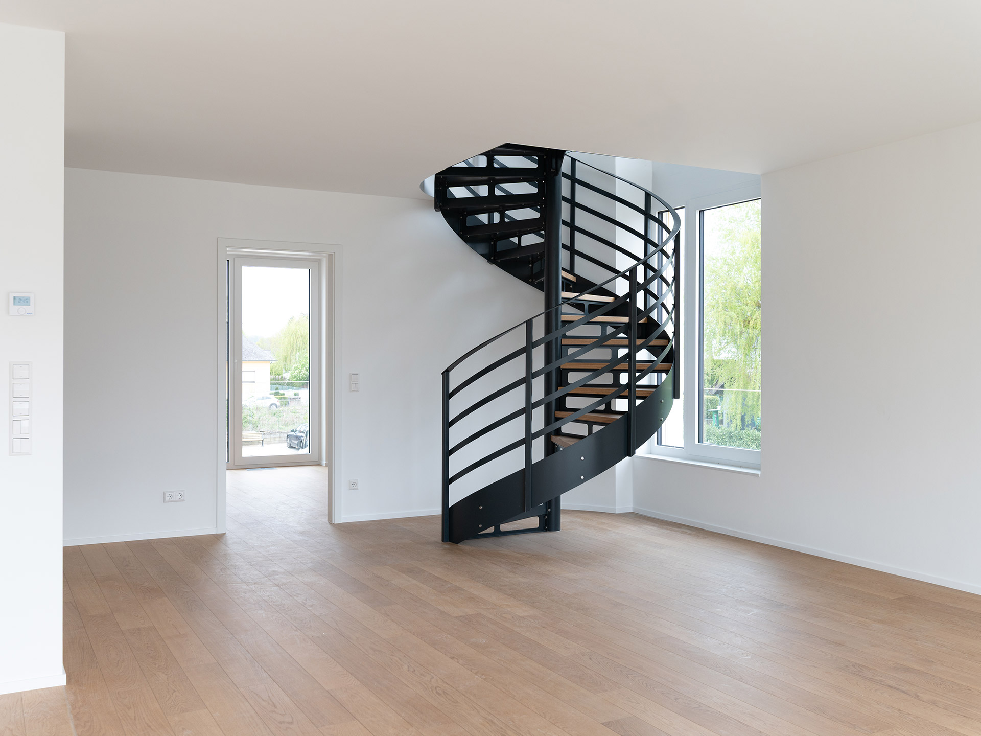 Le charme intemporel du bois couplé à la finesse du métal pour un intérieur résolument design.