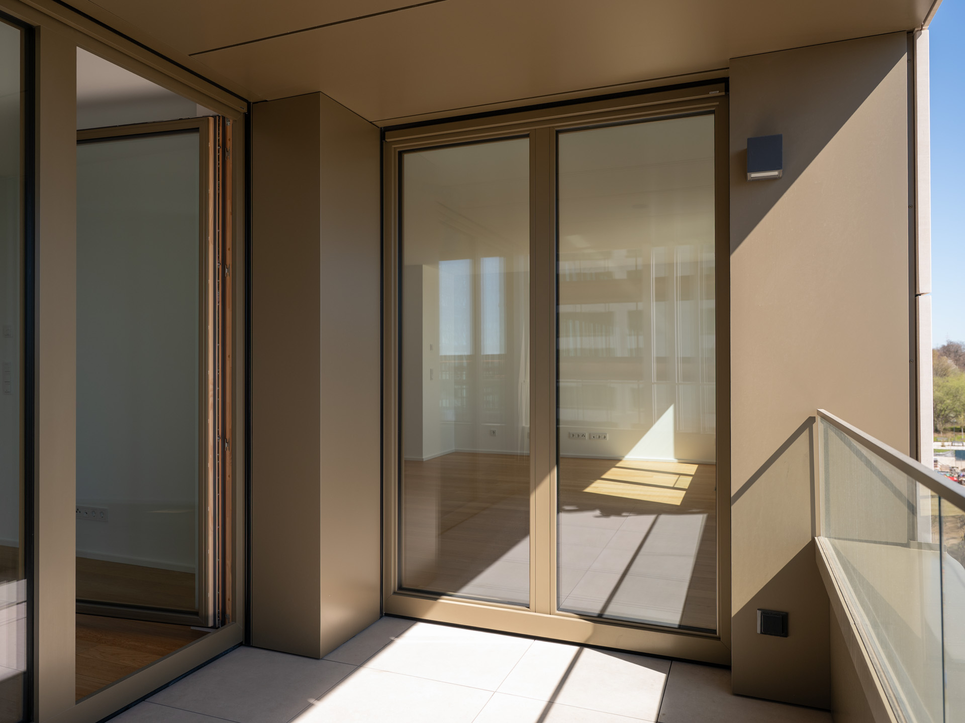 Des extérieurs confortables aux finitions soignées, pensés comme de véritables prolongements naturels de votre espace de vie.