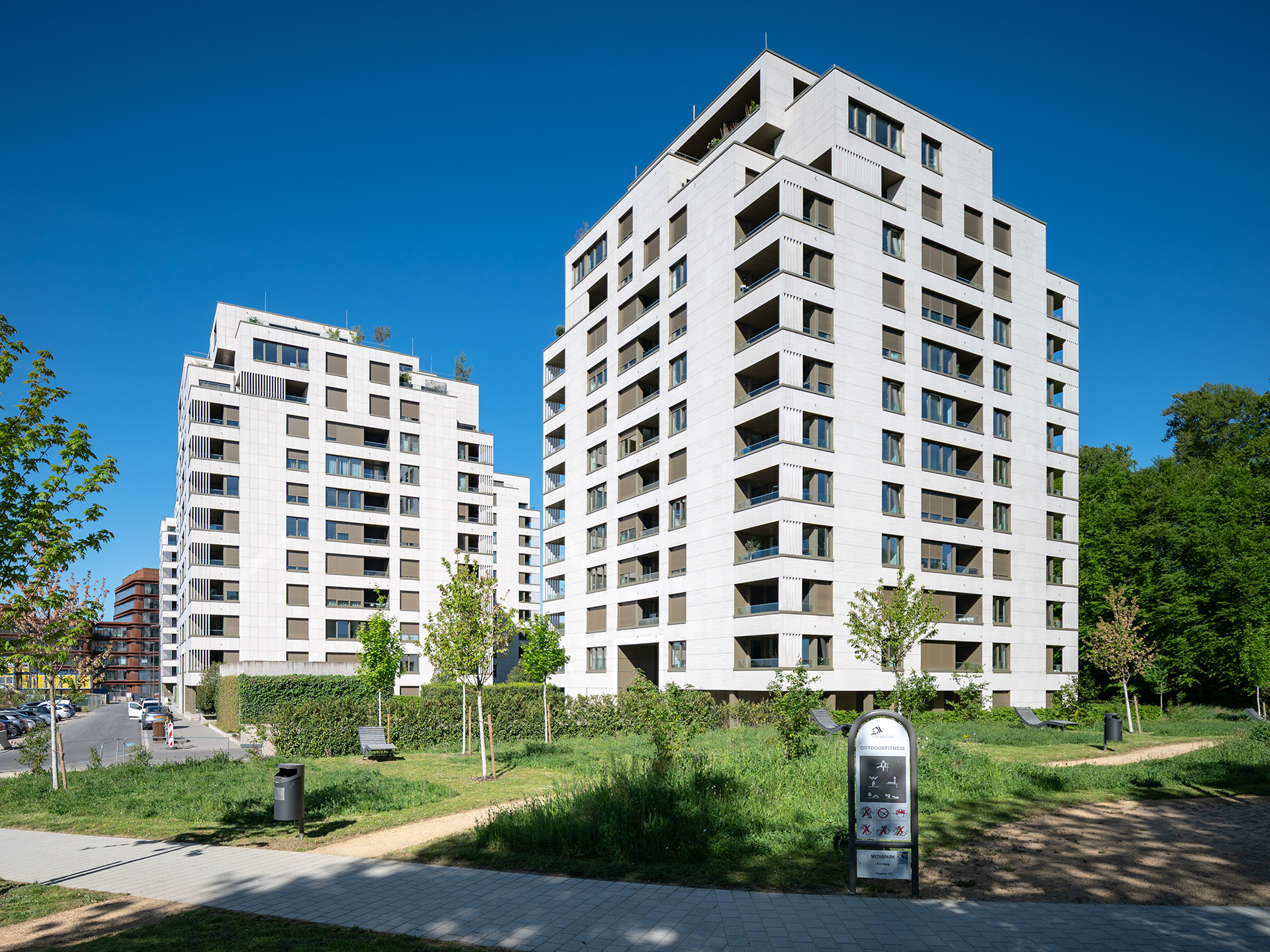 Des résidences à l'architecture contemporaine nichées dans un écrin de verdure, au pied de la forêt du Grünewald.